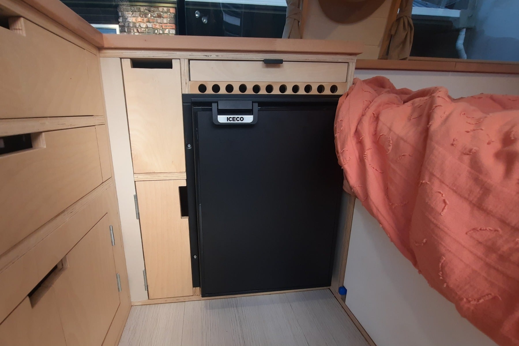 Burnsco How To - Campervan 12v Fridge Installation