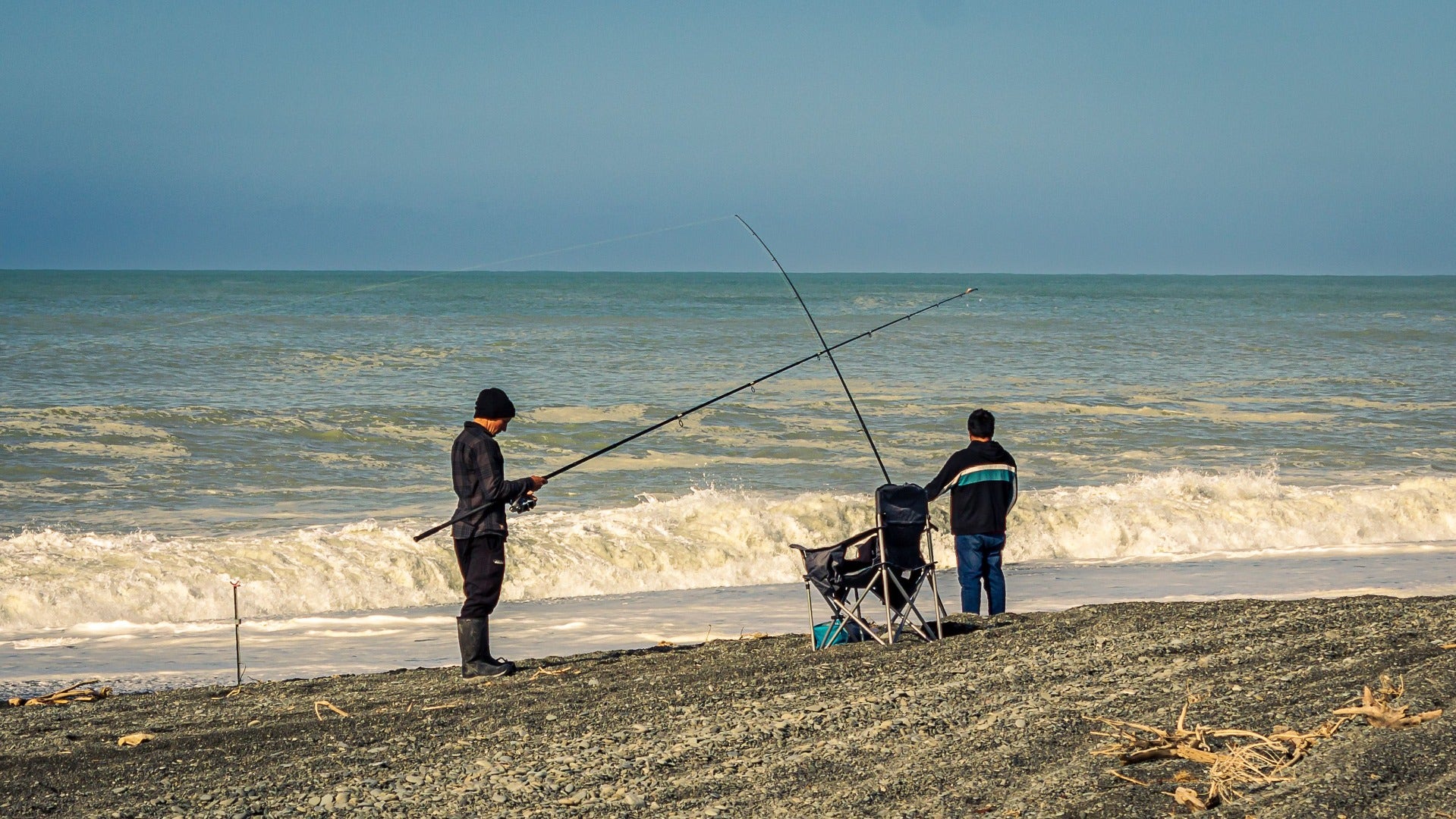 Man holding kahawai fish